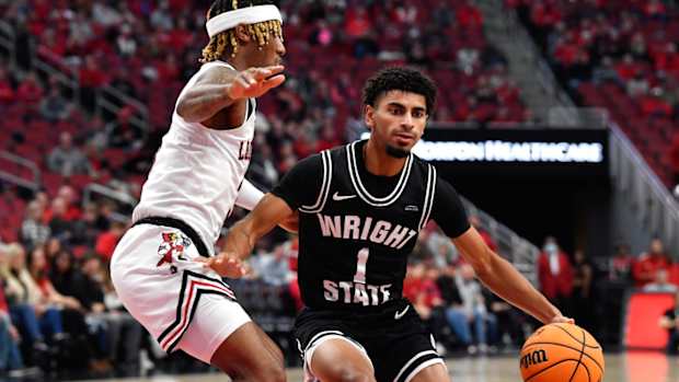 Wright State’s Trey Calvin defended by Louisville’s El Ellis.